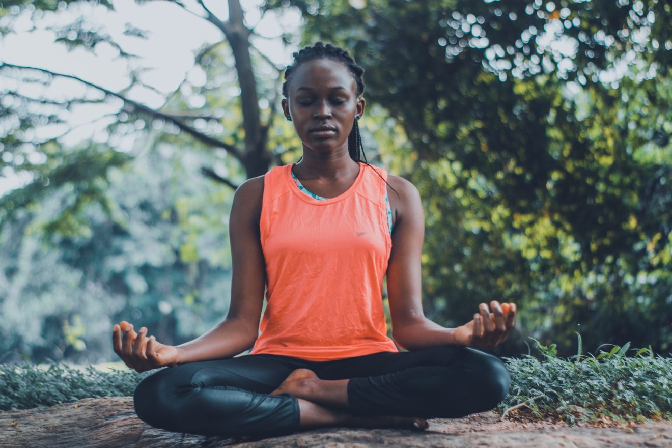 Mujer meditando2